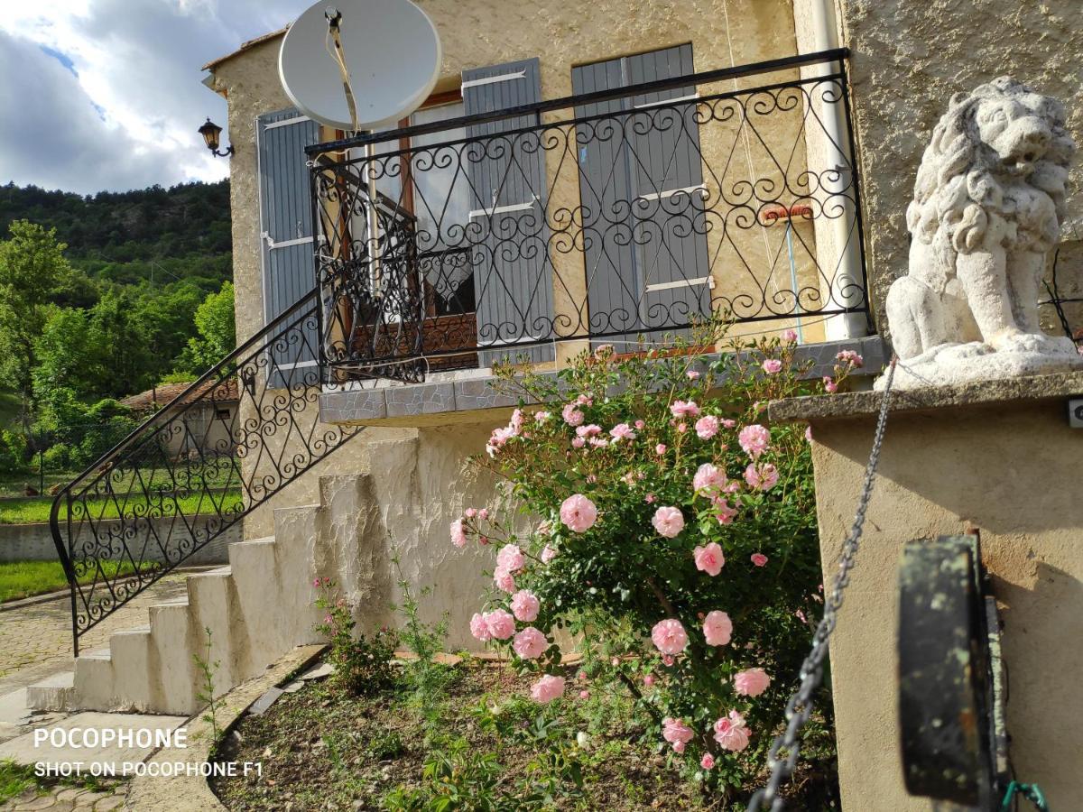 Comme Chez Vous Villa Bayons Екстериор снимка